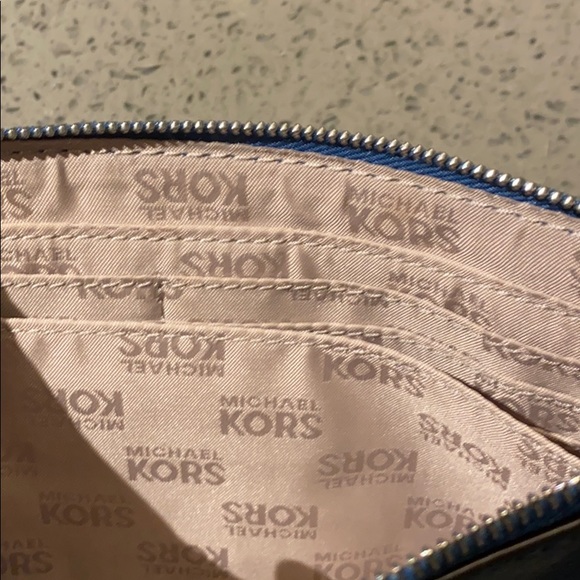 Michael Kors blue purse - Picture 8 of 8